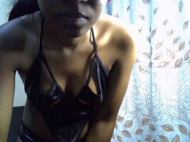 GoldenGoddess1 webcam