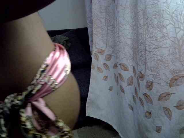 GoldenGoddess1 webcam