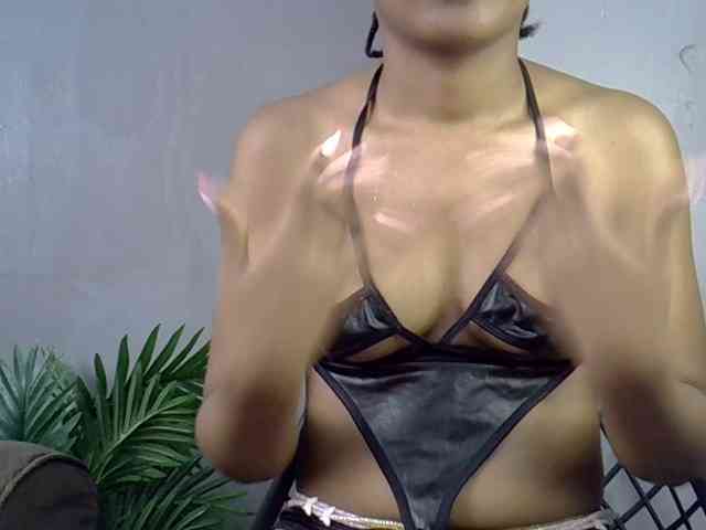 GoldenGoddess1 webcam