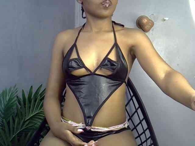 GoldenGoddess1 webcam