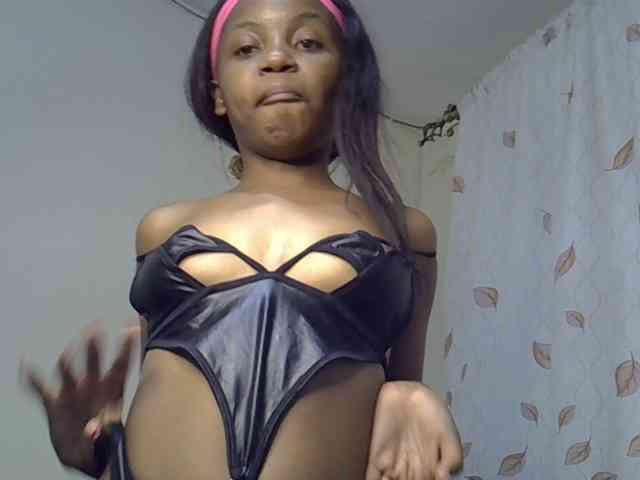 GoldenGoddess1 webcam