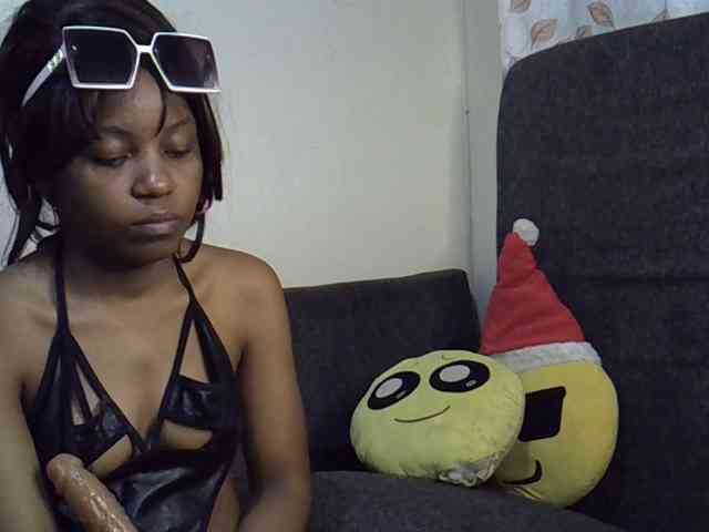 GoldenGoddess1 webcam