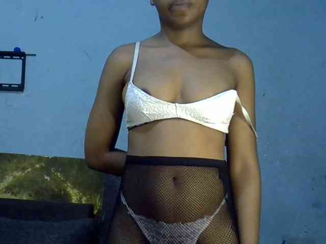 GoldenGoddess1 webcam