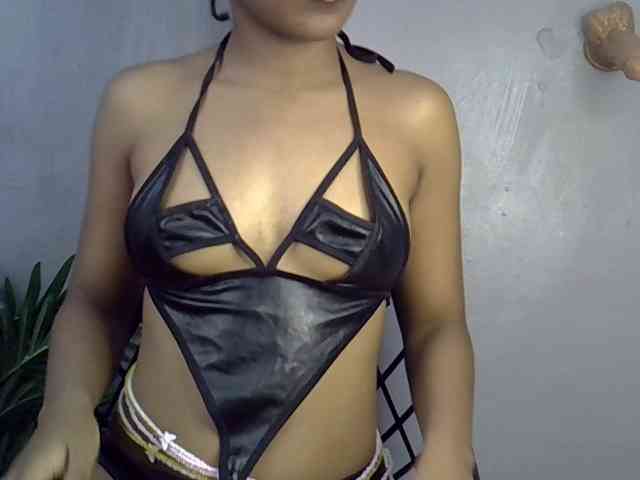 GoldenGoddess1 webcam