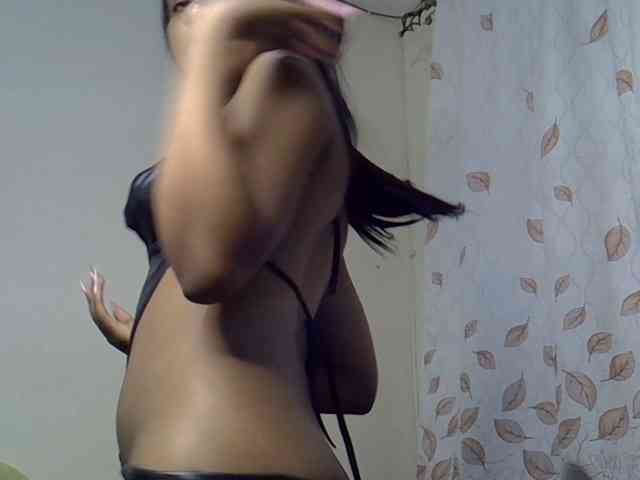 GoldenGoddess1 webcam