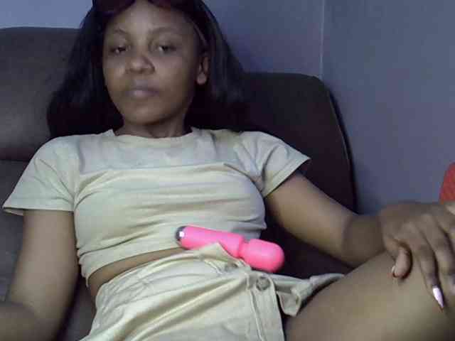 GoldenGoddess1 webcam