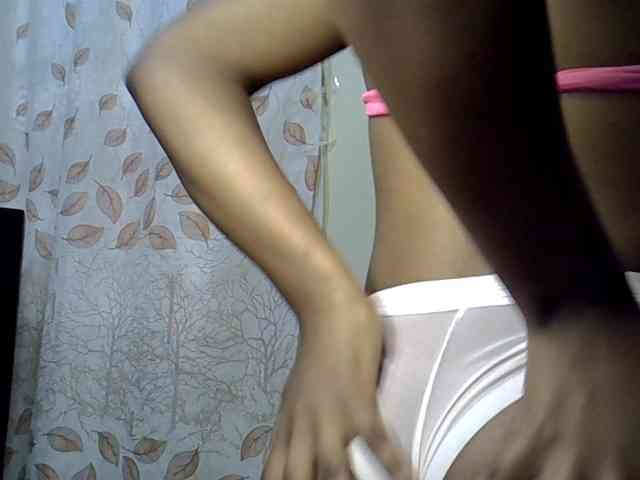 GoldenGoddess1 webcam