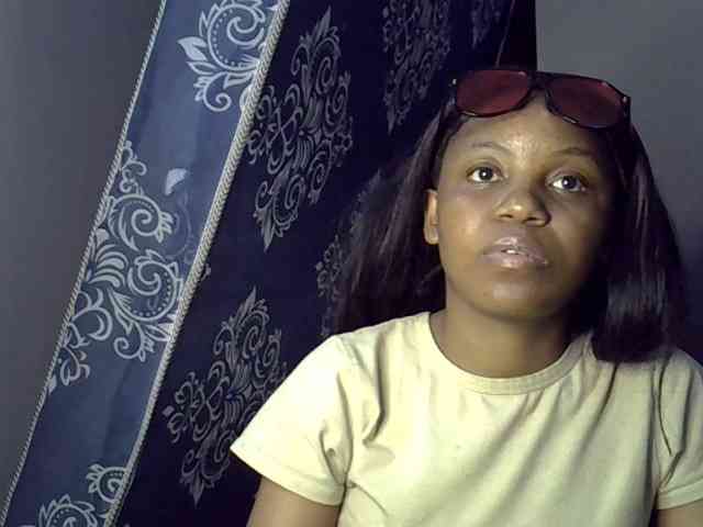 GoldenGoddess1 webcam