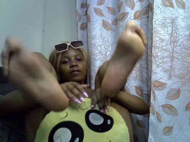 GoldenGoddess1 webcam