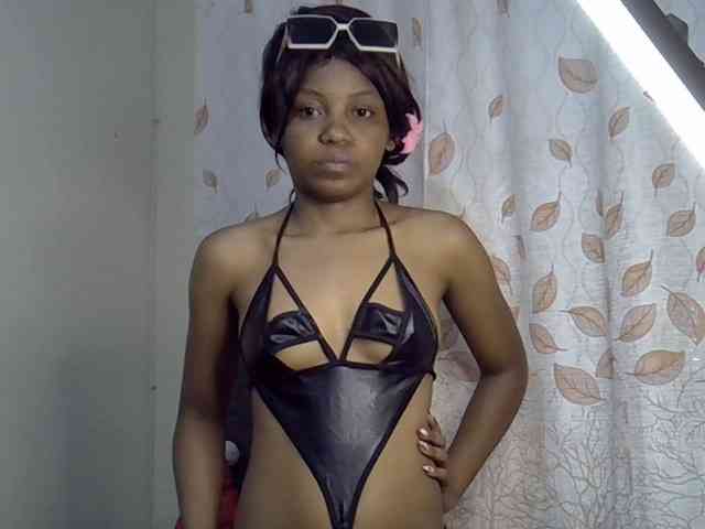 GoldenGoddess1 webcam