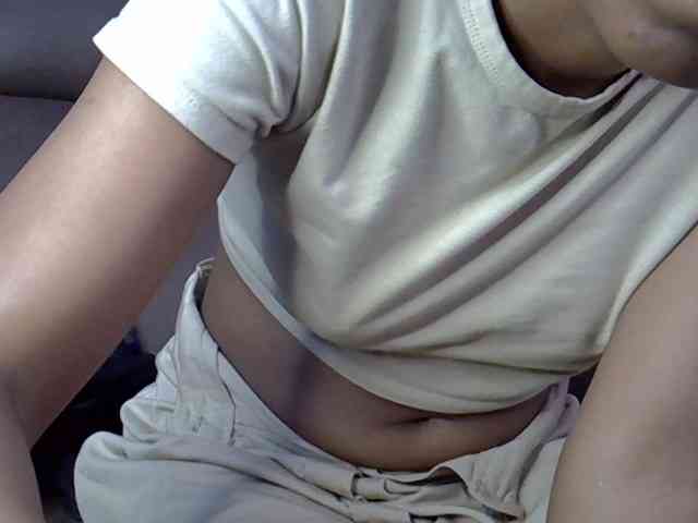 GoldenGoddess1 webcam