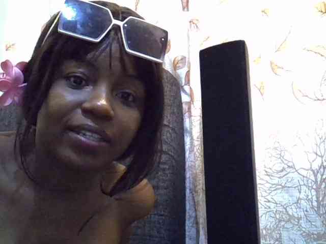 GoldenGoddess1 webcam