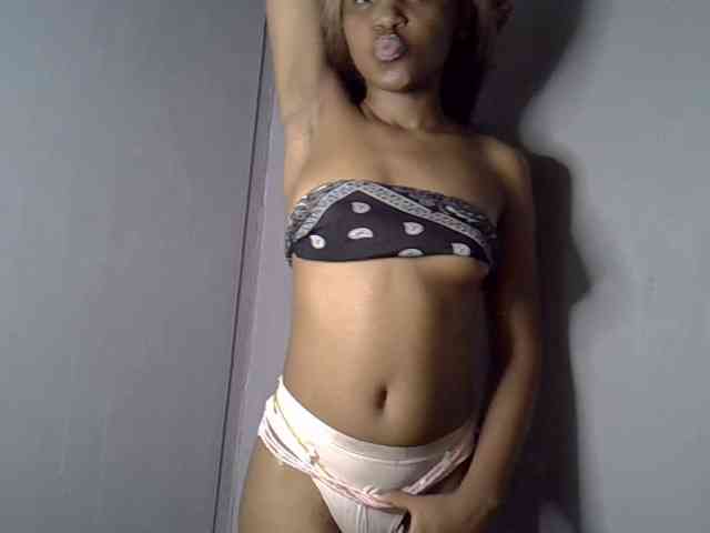 GoldenGoddess1 webcam