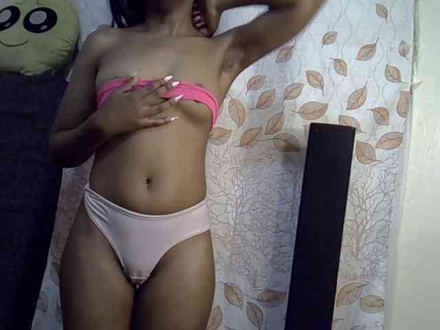 GoldenGoddess1 webcam