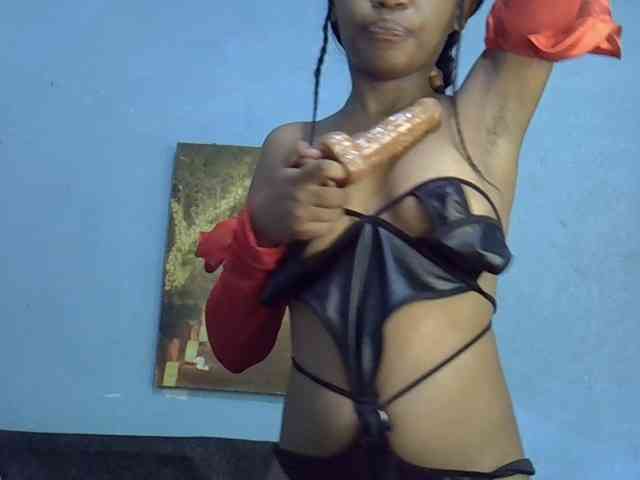 GoldenGoddess1 webcam