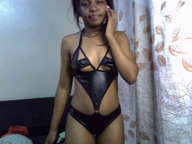 GoldenGoddess1 webcam