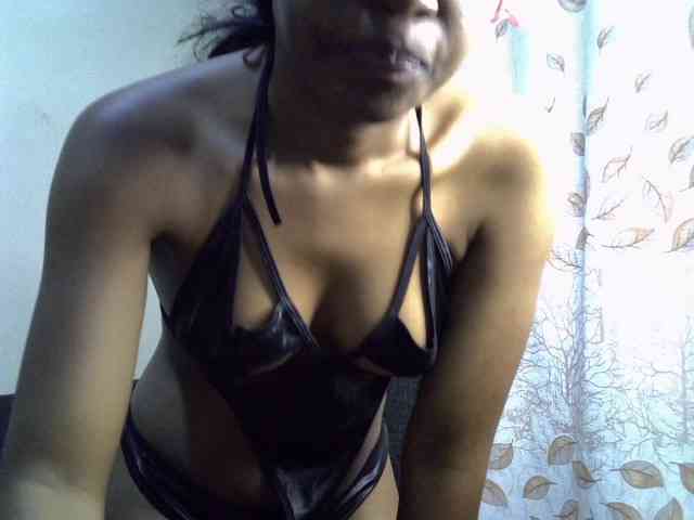 GoldenGoddess1 webcam