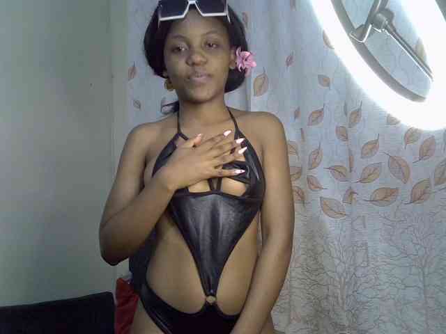 GoldenGoddess1 webcam