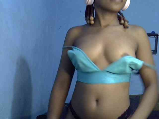 GoldenGoddess1 webcam