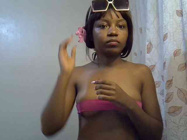 GoldenGoddess1 webcam