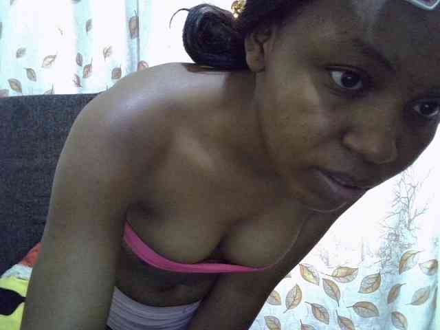 GoldenGoddess1 webcam