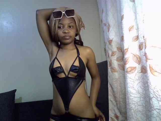 GoldenGoddess1 webcam