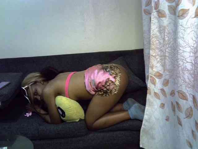 GoldenGoddess1 webcam