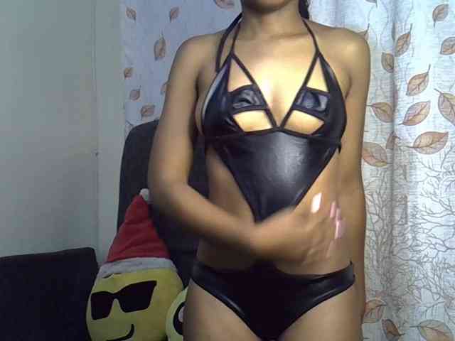 GoldenGoddess1 webcam