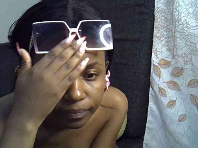 GoldenGoddess1 webcam