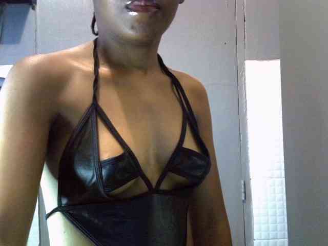 GoldenGoddess1 webcam