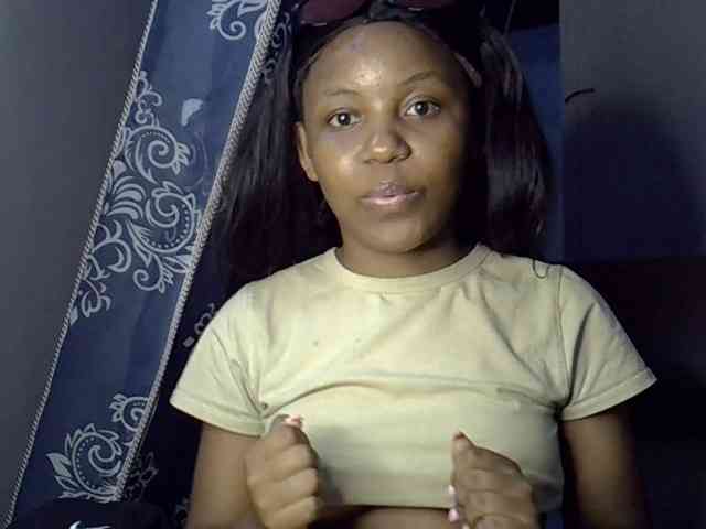 GoldenGoddess1 webcam