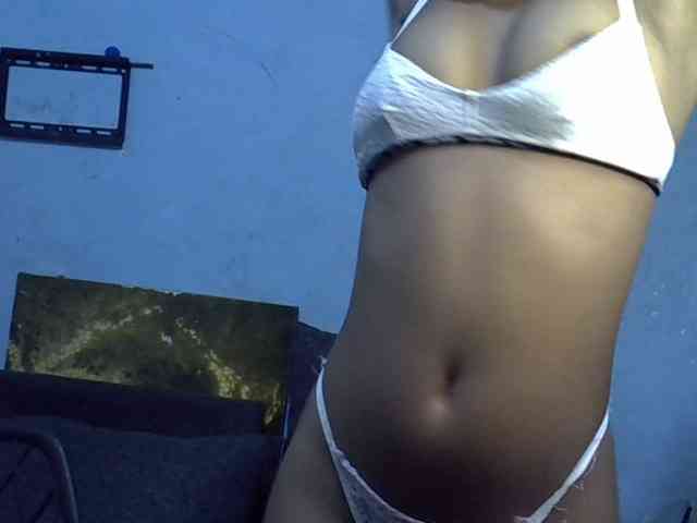 GoldenGoddess1 webcam