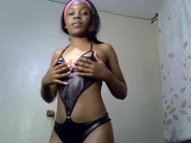 GoldenGoddess1 webcam