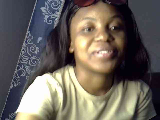 GoldenGoddess1 webcam