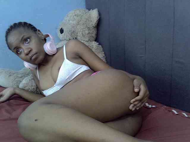 GoldenGoddess1 webcam