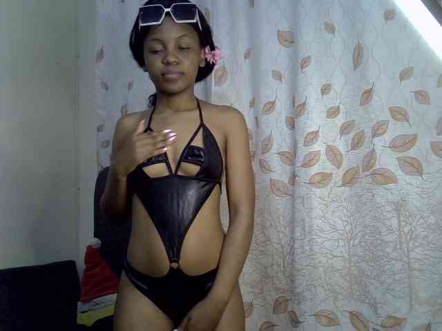 GoldenGoddess1 webcam