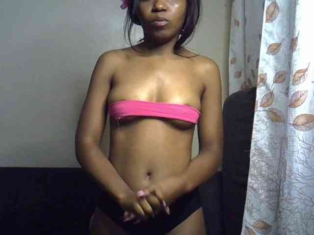 GoldenGoddess1 webcam