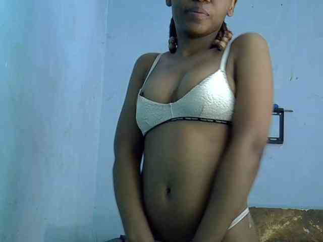 GoldenGoddess1 webcam