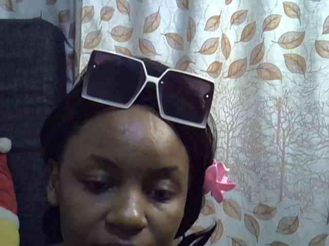 GoldenGoddess1 webcam