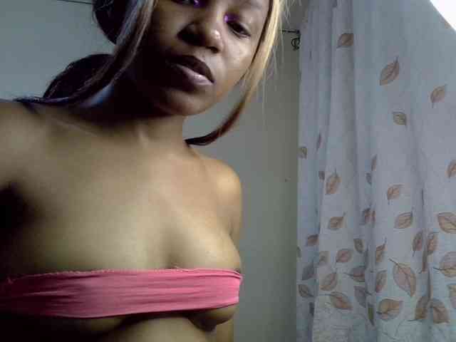 GoldenGoddess1 webcam