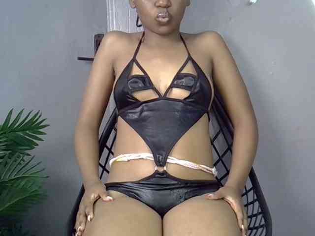 GoldenGoddess1 webcam