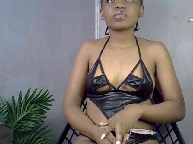 GoldenGoddess1 webcam