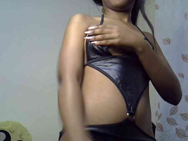 GoldenGoddess1 webcam