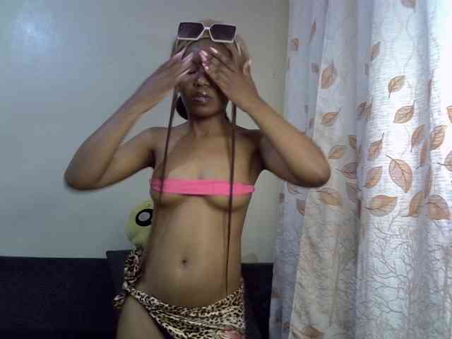 GoldenGoddess1 webcam