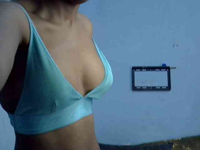 GoldenGoddess1 webcam