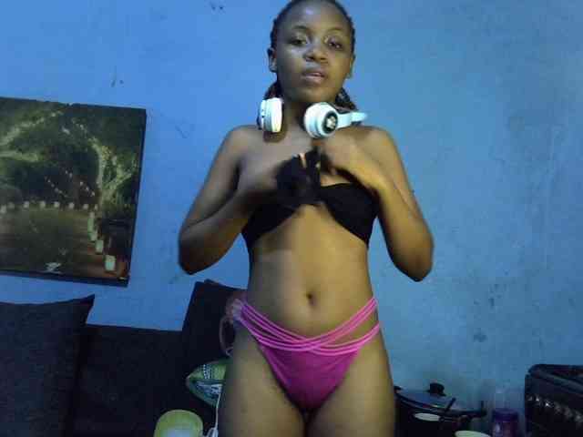 GoldenGoddess1 webcam