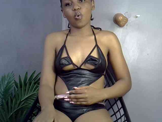 GoldenGoddess1 webcam