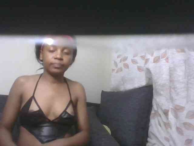 GoldenGoddess1 webcam