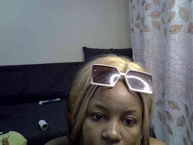 GoldenGoddess1 webcam