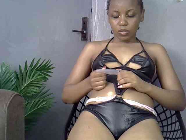 GoldenGoddess1 webcam